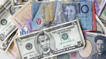 زخم صعودي.. شمعة المطرقة تقود توقعات حركة زوج AUD/USD في التداولات الحالية